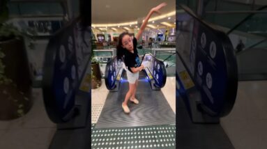 🚫👟🙅🏻‍♀️❤️😂👧🏻💥🚀✅