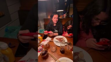 Jogar vídeo game na pizzaria não vale!😜🎮🍕